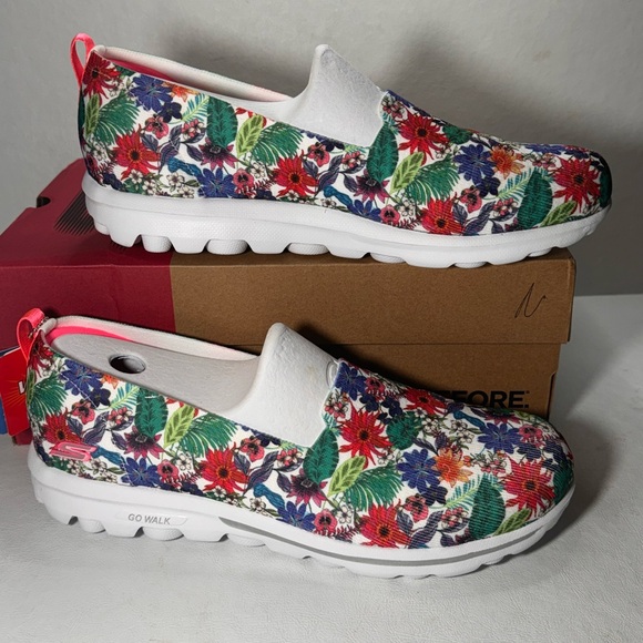 Skechers GOwalk Classic Washable Slip-Ons - Spring Safari casual classic comfy - Picture 3 of 8